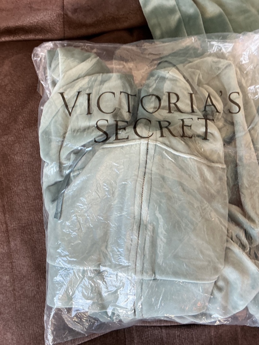 Victoria’s Secret Velour Light Green Jogger and Jacket Matching Set - Picture 6 of 10